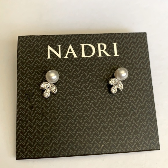 Nadri pearl stud Earrings - Picture 1 of 3